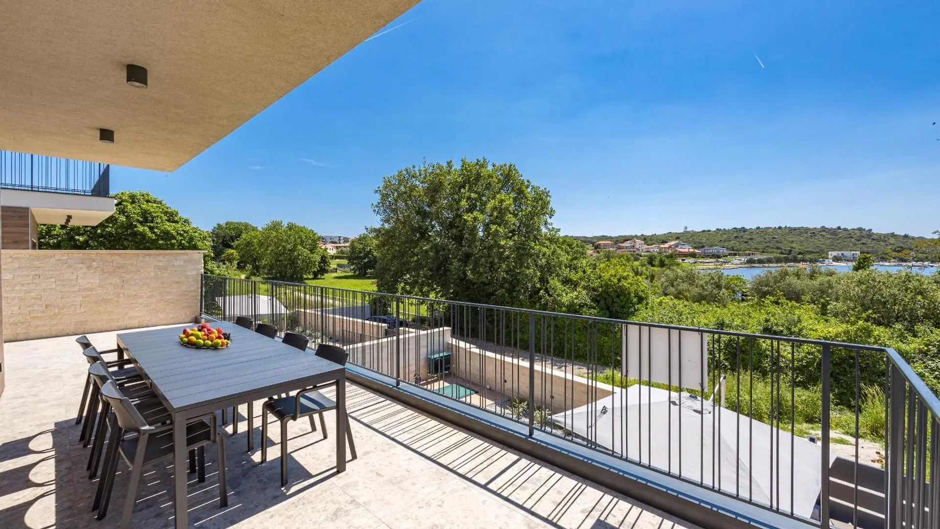 Villa Bay II Near Medulin For 9 People With Heated Pool - Playground & Whirpool Only 100 Meters From The Beach Banjole