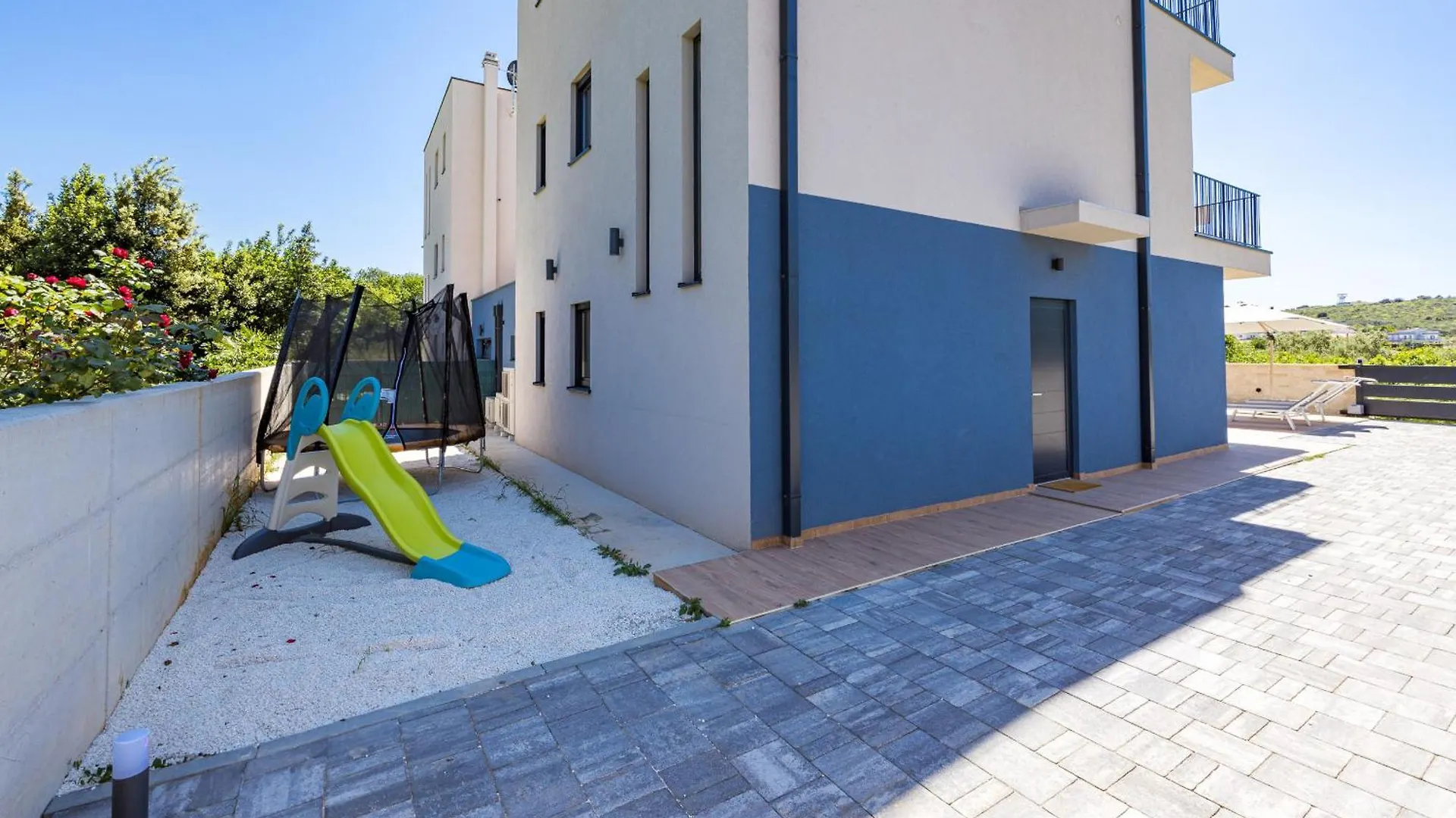 Villa Bay II Near Medulin For 9 People With Heated Pool - Playground & Whirpool Only 100 Meters From The Beach Banjole Croatia