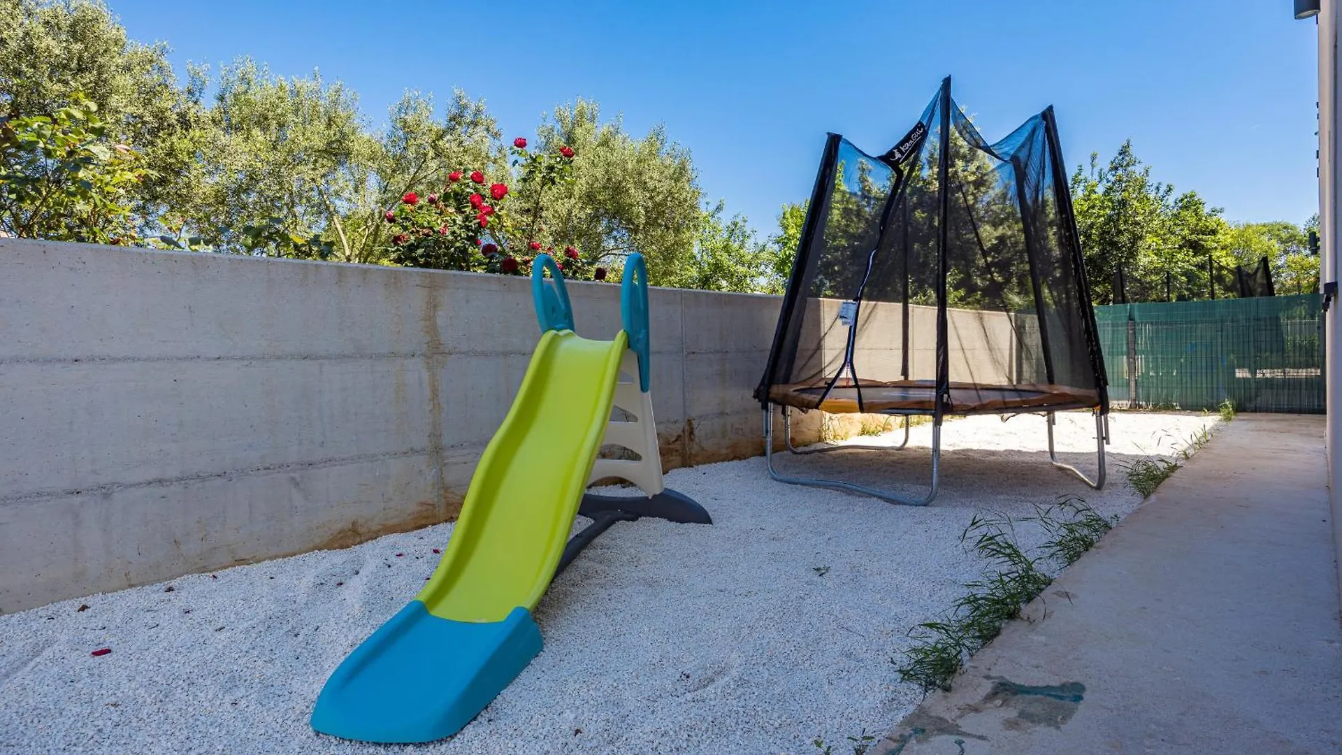 Villa Bay II Near Medulin For 9 People With Heated Pool - Playground & Whirpool Only 100 Meters From The Beach Banjole Croatia