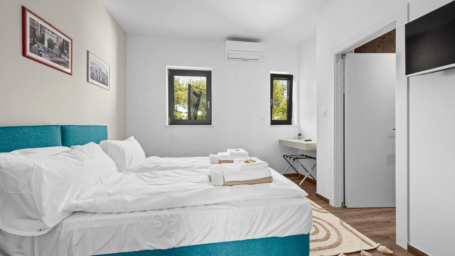 Villa Bay II Near Medulin For 9 People With Heated Pool - Playground & Whirpool Only 100 Meters From The Beach Banjole 0*,
