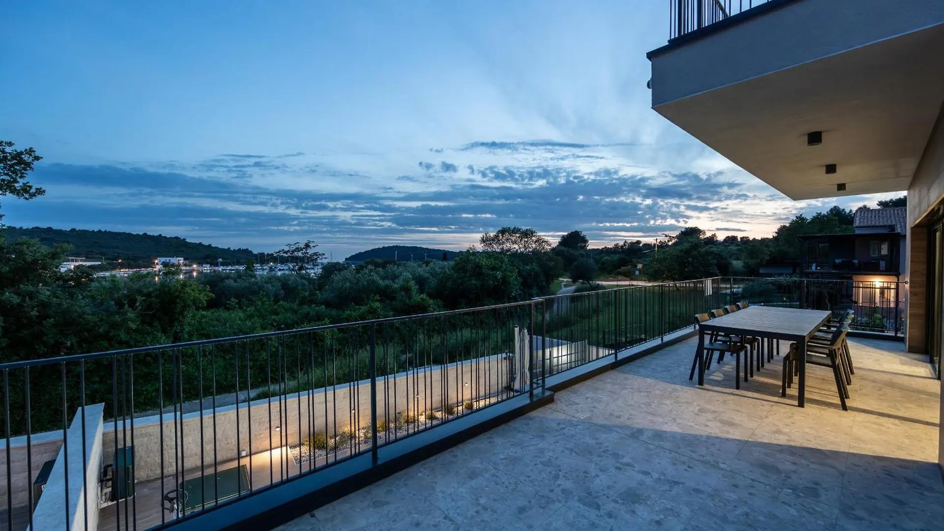 Villa Bay II Near Medulin For 9 People With Heated Pool - Playground & Whirpool Only 100 Meters From The Beach Banjole
