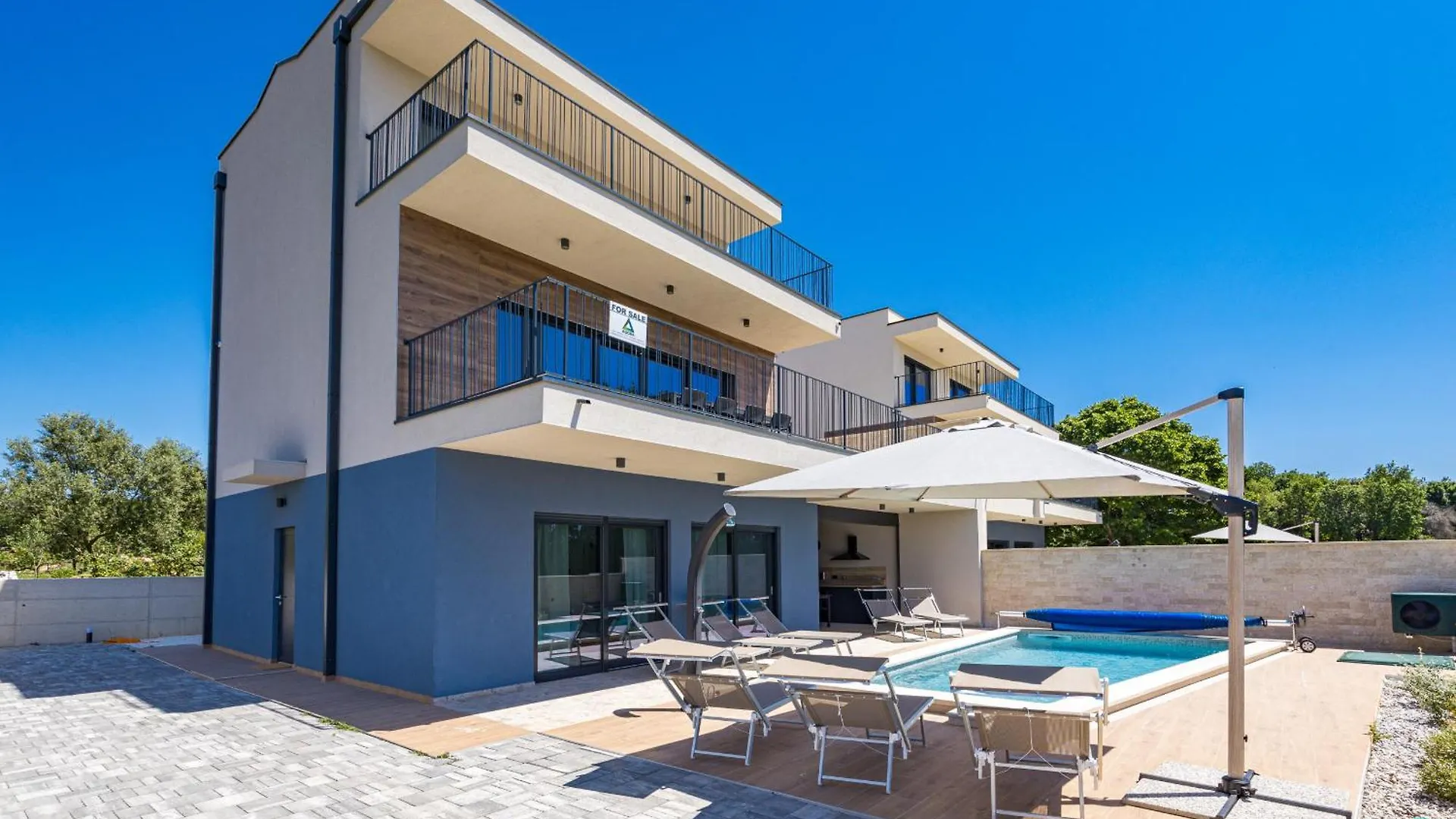 Villa Bay II Near Medulin For 9 People With Heated Pool - Playground & Whirpool Only 100 Meters From The Beach Banjole Croatia