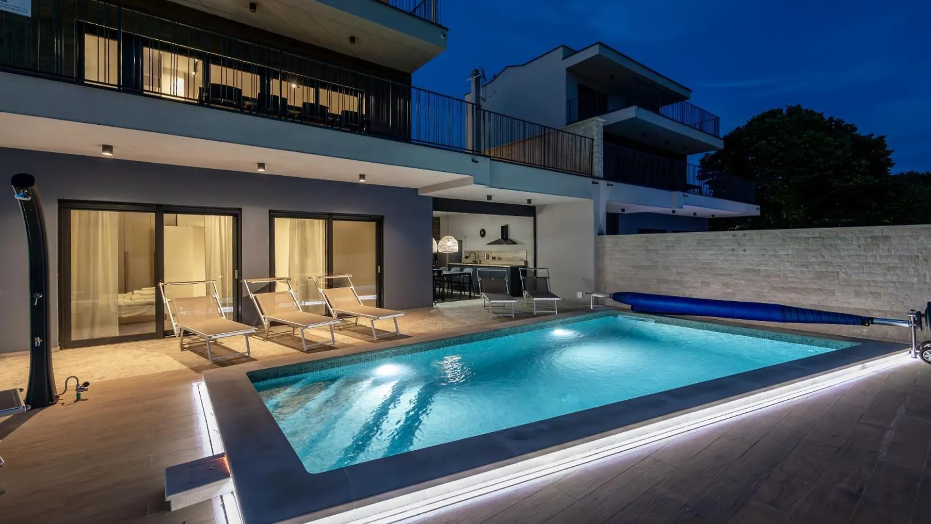 Villa Bay II Near Medulin For 9 People With Heated Pool - Playground & Whirpool Only 100 Meters From The Beach Banjole 0*,  Croatia