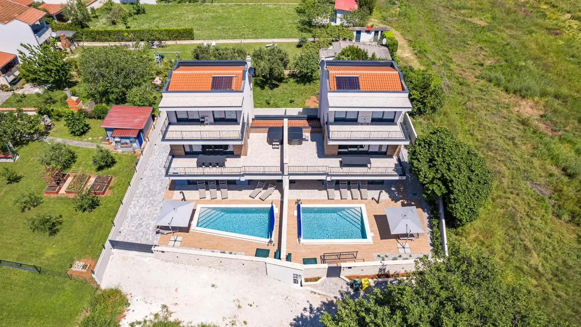 Villa Bay II Near Medulin For 9 People With Heated Pool - Playground & Whirpool Only 100 Meters From The Beach Banjole