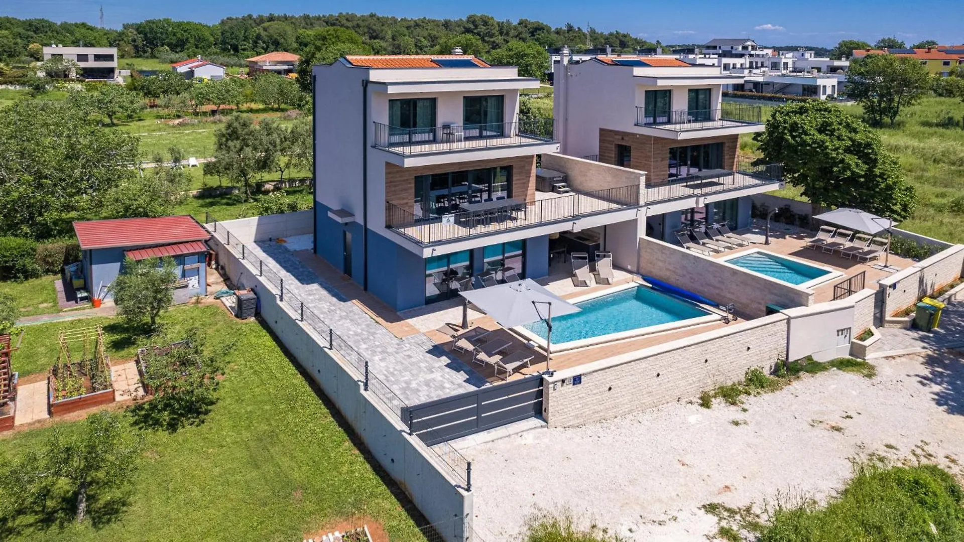 Villa Bay II Near Medulin For 9 People With Heated Pool - Playground & Whirpool Only 100 Meters From The Beach Banjole